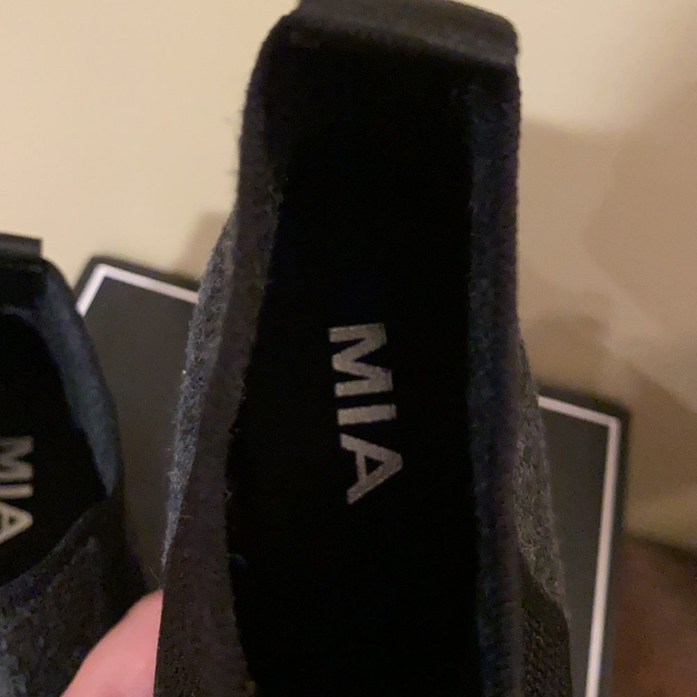 MIA Hidden Wedge Sneakers - Picture 7 of 8
